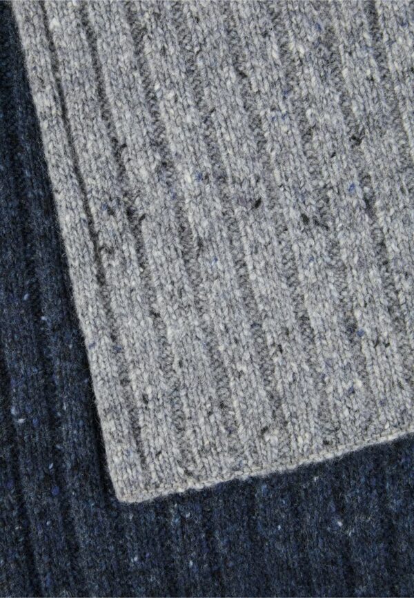 Dicker Strickschal aus einem Wollmix – Bild 2